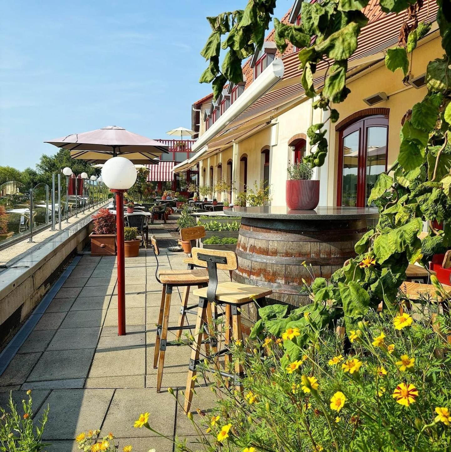 Valuas Hotel Венло Екстериор снимка