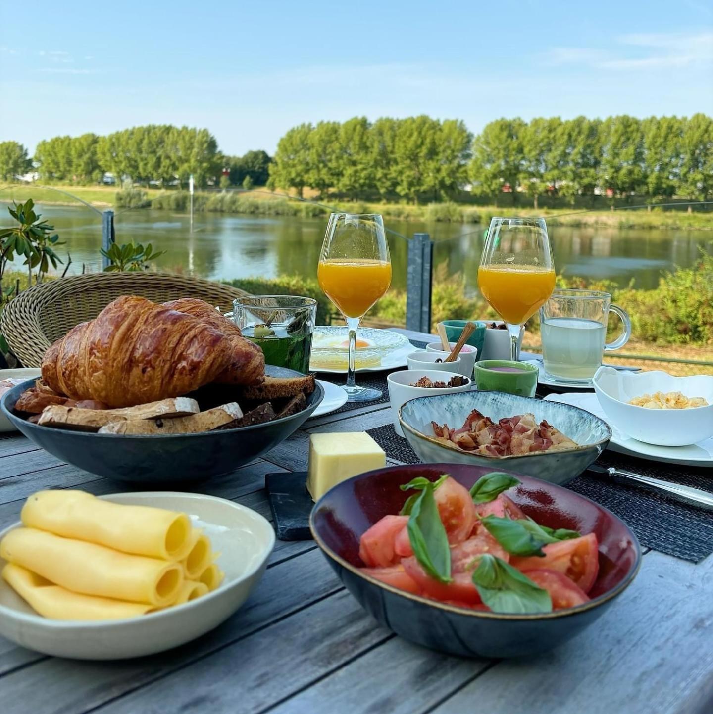 Valuas Hotel Венло Екстериор снимка