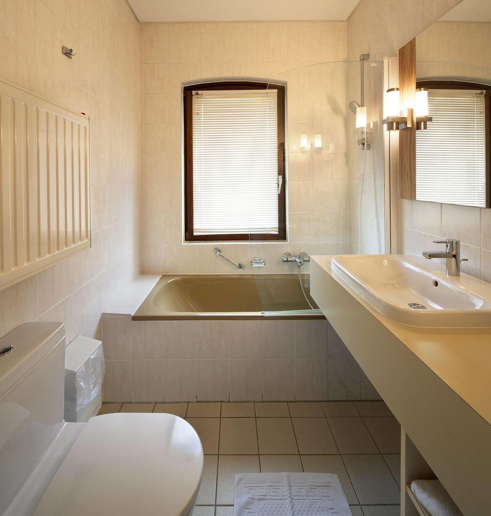 Valuas Hotel Венло Екстериор снимка