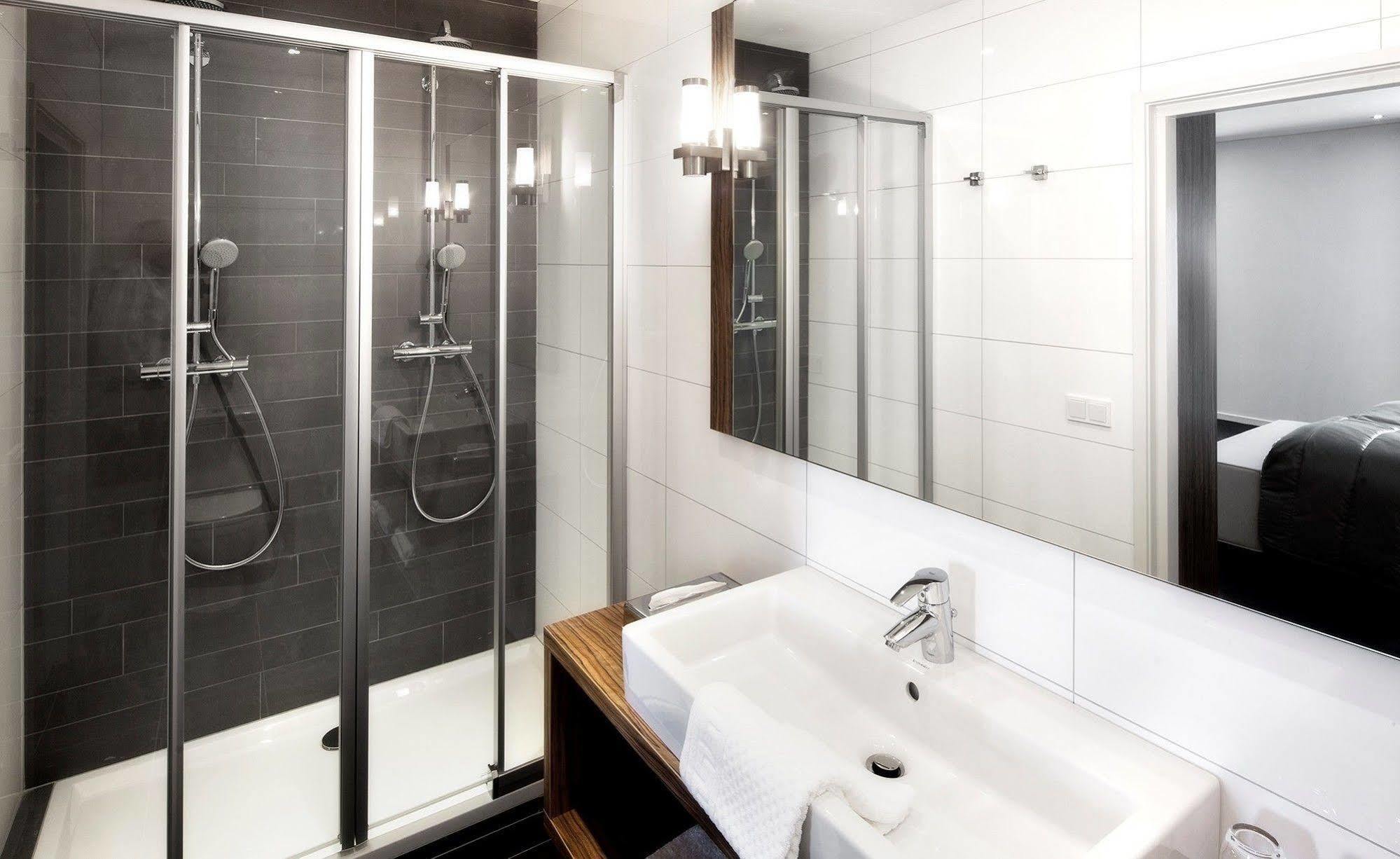 Valuas Hotel Венло Екстериор снимка